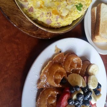 Tempo Cafe - Omni omelette and strawberry banana blueberry waffle - Coffee & Tea Near Me - Chicago, Illinois
