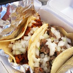 Taqueria La Unica - Un carnitas and a pastor