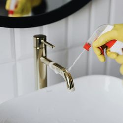 Helping Hand - Deep cleaning kitchens and bathrooms for healthier, fresher homes Serving Lebanon and beyond!