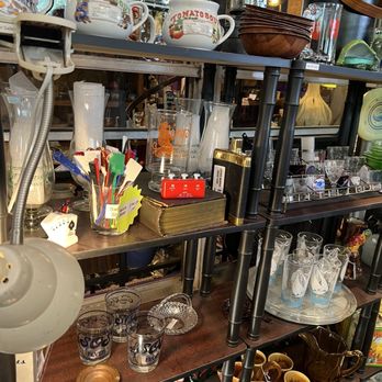 Side Kitsch Vintage - Used, Vintage & Consignment Near Me - Austin, Texas Side Kitsch Vintage - Used, Vintage & Consignment Near Me - Austin, Texas