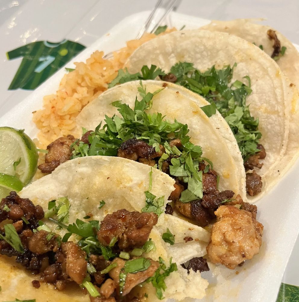 Las Lomas Taqueria Logo