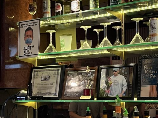 Poor Richards Pub by null