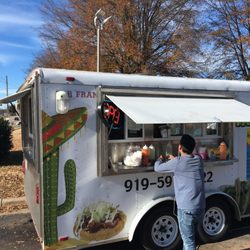 Tacos Abarca - Part of the lunch rush.