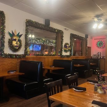 RT's Restaurant - Just after 4:45 pm, before the crowd started to arrive - Cajun/Creole Near Me - Alexandria, Virginia RT's Restaurant - Just after 4:45 pm, before the crowd started to arrive - Cajun/Creole Near Me - Alexandria, Virginia