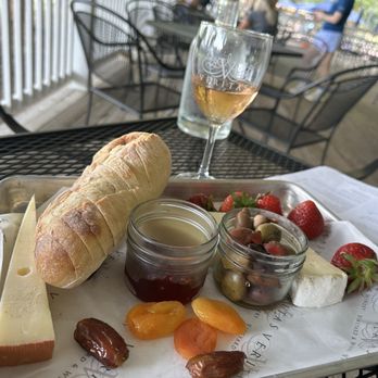 Veritas Vineyard & Winery - Wineries Near Me - Afton, Virginia Veritas Vineyard & Winery - Wineries Near Me - Afton, Virginia