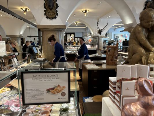 Dallmayr Bar & Grill by null