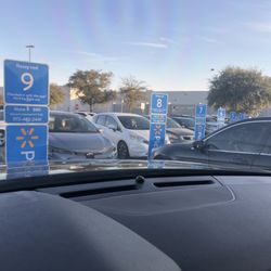 Walmart Supercenter - Pickup Area