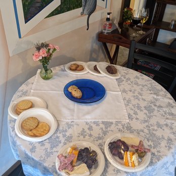 Candlelight Inn Napa Valley - Cheese plates and baked goods - Bed & Breakfast Near Me - Napa, California Candlelight Inn Napa Valley - Cheese plates and baked goods - Bed & Breakfast Near Me - Napa, California