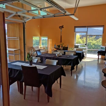 Hood River Hostel - the old preschool activity room is now the breakfast room - Hostels Near Me - Hood River, Oregon Hood River Hostel - the old preschool activity room is now the breakfast room - Hostels Near Me - Hood River, Oregon
