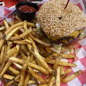 Little Woodrow's Sugar Land - Cheeseburger - Sports Bars Near Me - Sugar Land, Texas Little Woodrow's Sugar Land - Cheeseburger - Sports Bars Near Me - Sugar Land, Texas