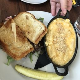 Side of truffle oil M&C.  I did ask if they could omit the truffle oil, but it was not possible. Daughter loved this.