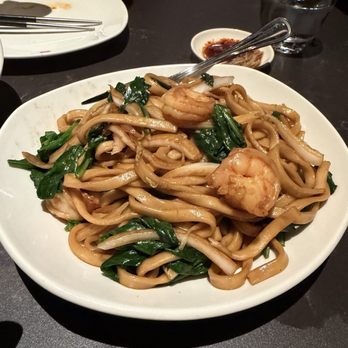 Din Tai Fung - Fried noodles with shrimp - Dim Sum Near Me - Brea, California Din Tai Fung - Fried noodles with shrimp - Dim Sum Near Me - Brea, California
