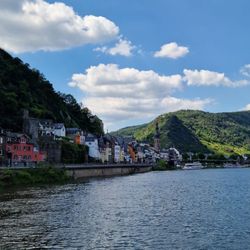 Personenschifffahrt Gebr. Kolb - Blick auf die Moseluferstraße