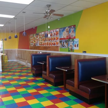 Super Kennedy Fried Chicken - Seating is new and clean. Very large open space - Chicken Wings Near Me - Newburgh, New York