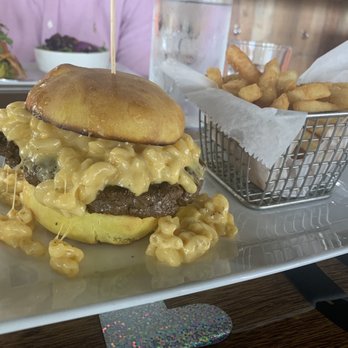 Untoasted - Buffalo Macaroni Cheese Burger - Breakfast & Brunch Near Me - Hallandale Beach, Florida