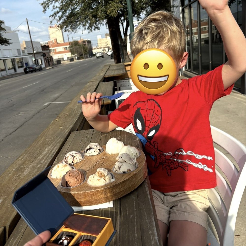 Splendid Oaks Chocolates - Ice cream flight and 4 count of chocolates - Chocolatiers & Shops Near Me - Waco, Texas Splendid Oaks Chocolates - Ice cream flight and 4 count of chocolates - Chocolatiers & Shops Near Me - Waco, Texas