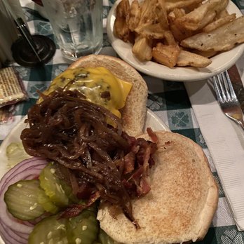 J.G. Melon - Bacon Cheeseburger - American Near Me - New York, New York