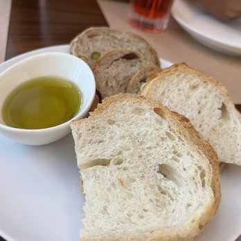 Da Claudio - complimentary bread - Italian Near Me - New York, New York Da Claudio - complimentary bread - Italian Near Me - New York, New York