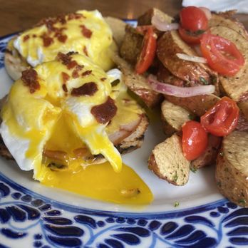 Di Zucchero - Egg Benedict w/ side of potatoes - Italian Near Me - San Juan, Puerto Rico Di Zucchero - Egg Benedict w/ side of potatoes - Italian Near Me - San Juan, Puerto Rico