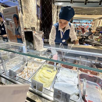 Venchi - Gelato case - Chocolatiers & Shops Near Me - Fiumicino, RM Venchi - Gelato case - Chocolatiers & Shops Near Me - Fiumicino, RM