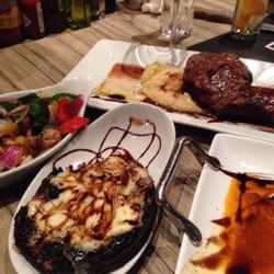 Terracosta - El portobello esta delicioso, el lechón medio seco no muy bueno la verdad.