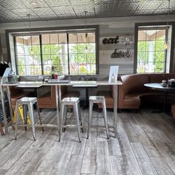 Giovanni's Pizzeria & Gelateria - Inside