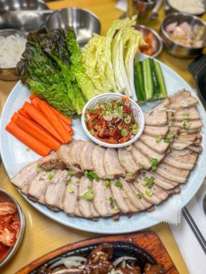 Jun Ju Sul Lung Tang by null