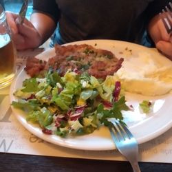 La Fiaccola - Schabowy z ziemniakami i surówką
