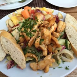 Lovina Bistro - Balisalat mit Hühnchen, Früchten und leckerem SweetChiliDressing -sehr lecker