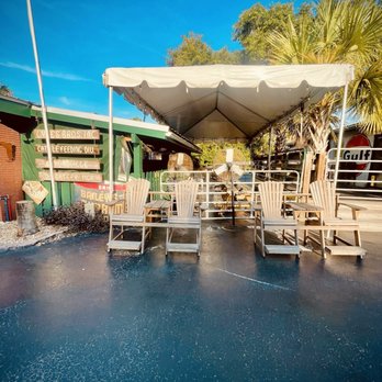 Florida Cracker Kitchen - Outdoor seating by the kitchen - Southern Near Me - Brooksville, Florida
