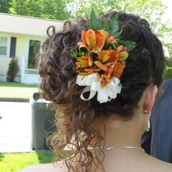 East Side Greenhouses - Alstroemeria hairpiece for prom! - Florists Near Me - Ansonia, Connecticut East Side Greenhouses - Alstroemeria hairpiece for prom! - Florists Near Me - Ansonia, Connecticut