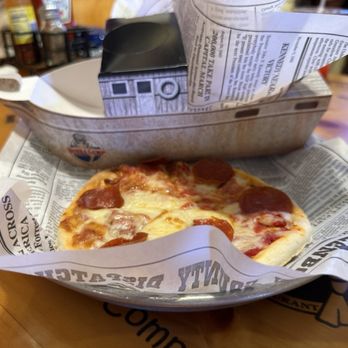 Bubba Gump Shrimp - Kids pizza - Seafood Near Me - Long Beach, California