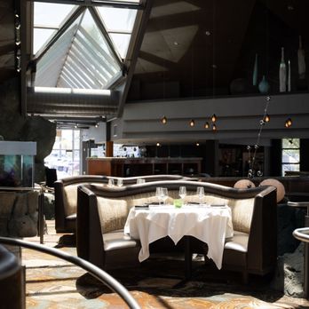 Peohe's - Dining area - Seafood Near Me - Coronado, California