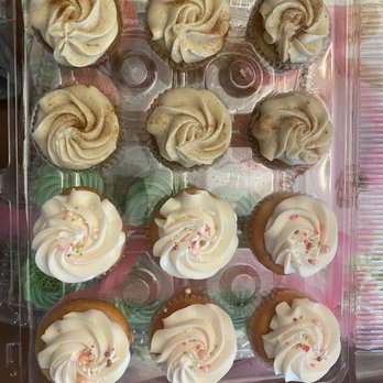 Moneta Moments - Maple and strawberry - Desserts Near Me - Windsor, Connecticut