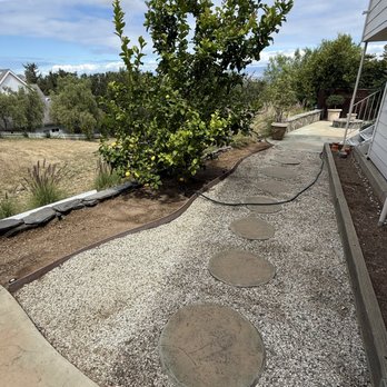 EME Landscaping - (After) Weed removal, shrub removal in planters. Home located in Newbury park, CA - Irrigation Near Me - Moorpark, California EME Landscaping - (After) Weed removal, shrub removal in planters. Home located in Newbury park, CA - Irrigation Near Me - Moorpark, California