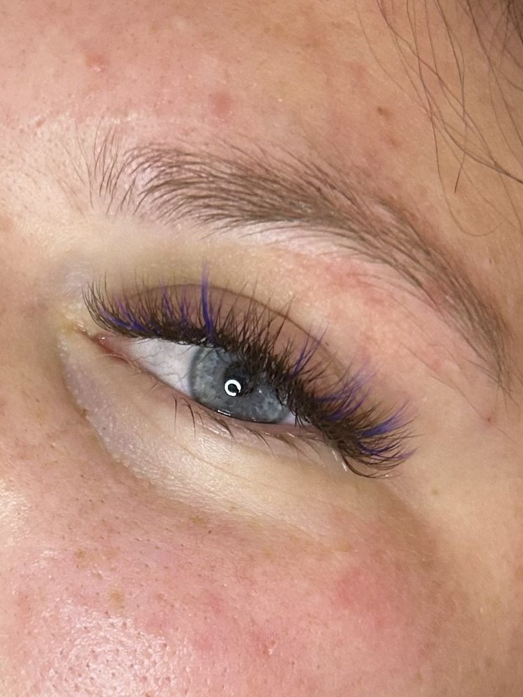 Instyle Nails Salon Logo