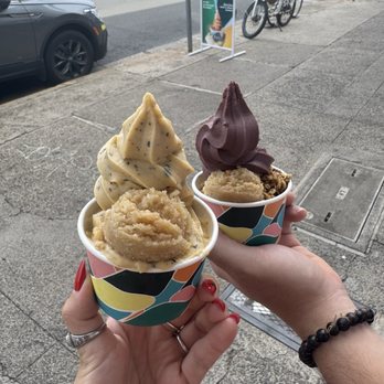 Banan - Kaimuki - Lilikoi and classic acai - Ice Cream & Frozen Yogurt Near Me - Honolulu, Hawaii Banan - Kaimuki - Lilikoi and classic acai - Ice Cream & Frozen Yogurt Near Me - Honolulu, Hawaii