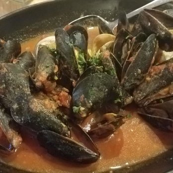 Casa Bella Italian Kitchen And Bar - Mussel and Clam Fra Diavlo ($14) - Bars Near Me - Hampden, Massachusetts Casa Bella Italian Kitchen And Bar - Mussel and Clam Fra Diavlo ($14) - Bars Near Me - Hampden, Massachusetts