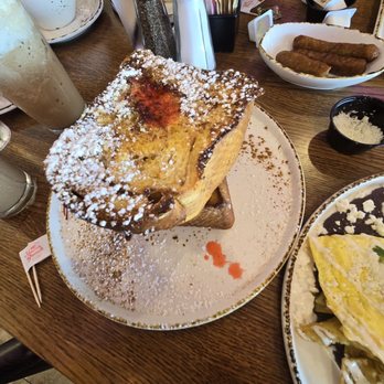 Madres Brunch - French Toast - Breakfast & Brunch Near Me - Placentia, California