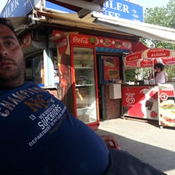 Bu kişiden uzak durun :), işletme tüm tarafların bileceği gibi BJK ile özdeşleşmiş  gaziler büfe