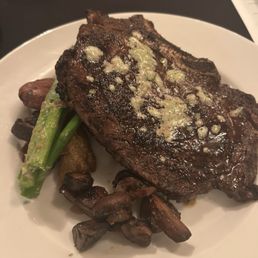 Ribeye with potatoes mushroom & asparagus.