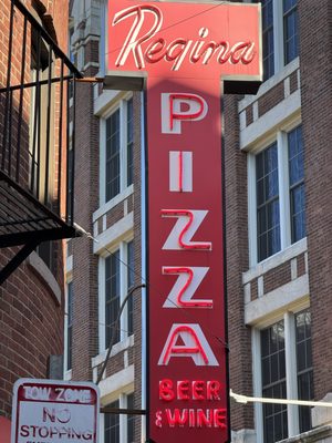 Regina Pizzeria by null
