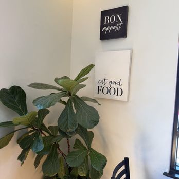 Jackie's Place - Decor - Soul Food Near Me - San Jose, California