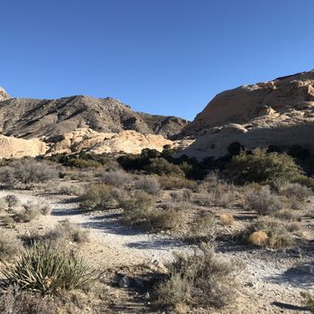 Sandstone Quarry - Looking toward the way to Calico Tanks. - Hiking Near Me - Las Vegas, Nevada Sandstone Quarry - Looking toward the way to Calico Tanks. - Hiking Near Me - Las Vegas, Nevada