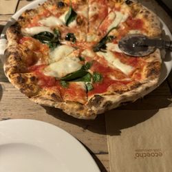 Parking Pizza - Amazing pizza and pistachio ice cream