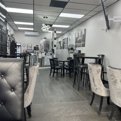 Munches & Manerva’s Soul Food Cafe - Inside!