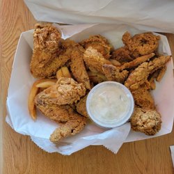 Harold's Chicken Shack - 5pc wings and fries