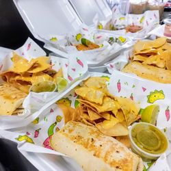 Es Taco N Madres - Burritos