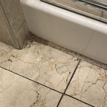 El Rancho Motel - Hair and dirt on the floor. - Hotels Near Me - Coronado, California