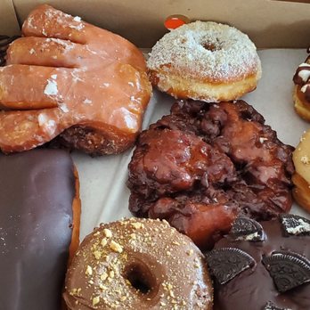 Randy's Donuts - Look at that bear claw! - Coffee & Tea Near Me - Las Vegas, Nevada